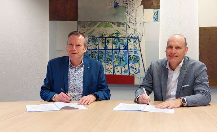 foto ondertekening Regina Pacis.jpg